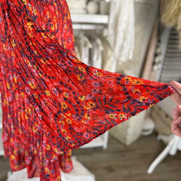 Woman Within Women's Size 4X Red Floral Pleated V Neck Blouse #3471 - Picture 6 of 10